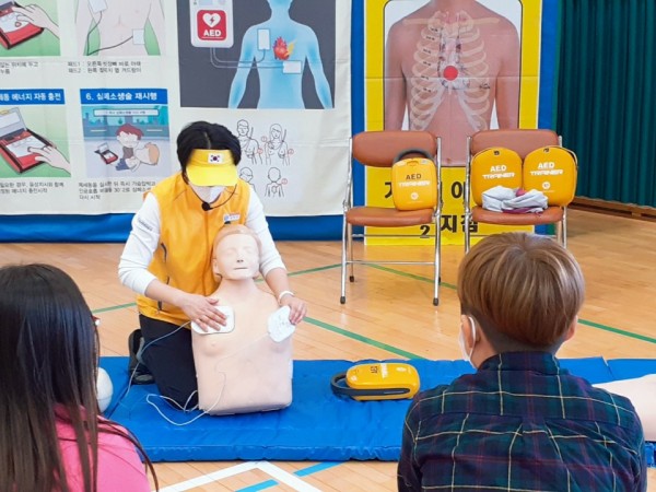 thumb-237920812_YBLFv41V_df1cc42c00c57373e1fae7d65406c33b7c5ff5db_600x450